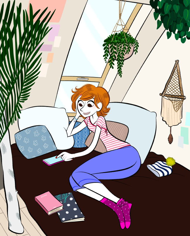 Une fille rousse regarde son iPhone sur son lit. 