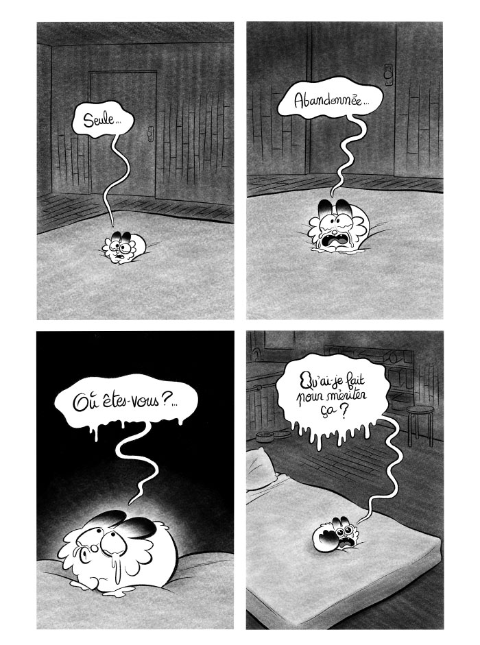 Le chat resté seul à la maison pendant que ses maîtres sont partis en vacances... 