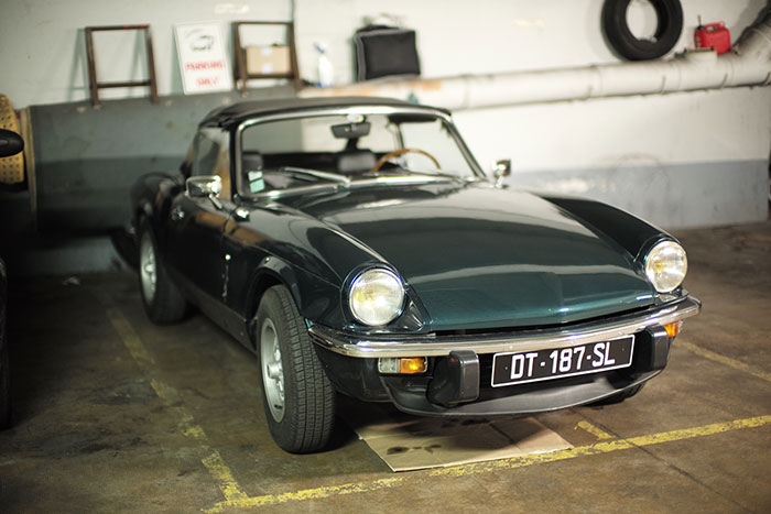 Une vieille voiture vintage  - by Laurel Duermael 