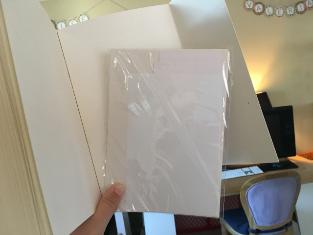 Les goodies pour le tome 2 de ma BD, financée via la plateforme de financement participatif Ulule. J'ai adoré les faire, j'espère que vous aimerez les recevoir ! 